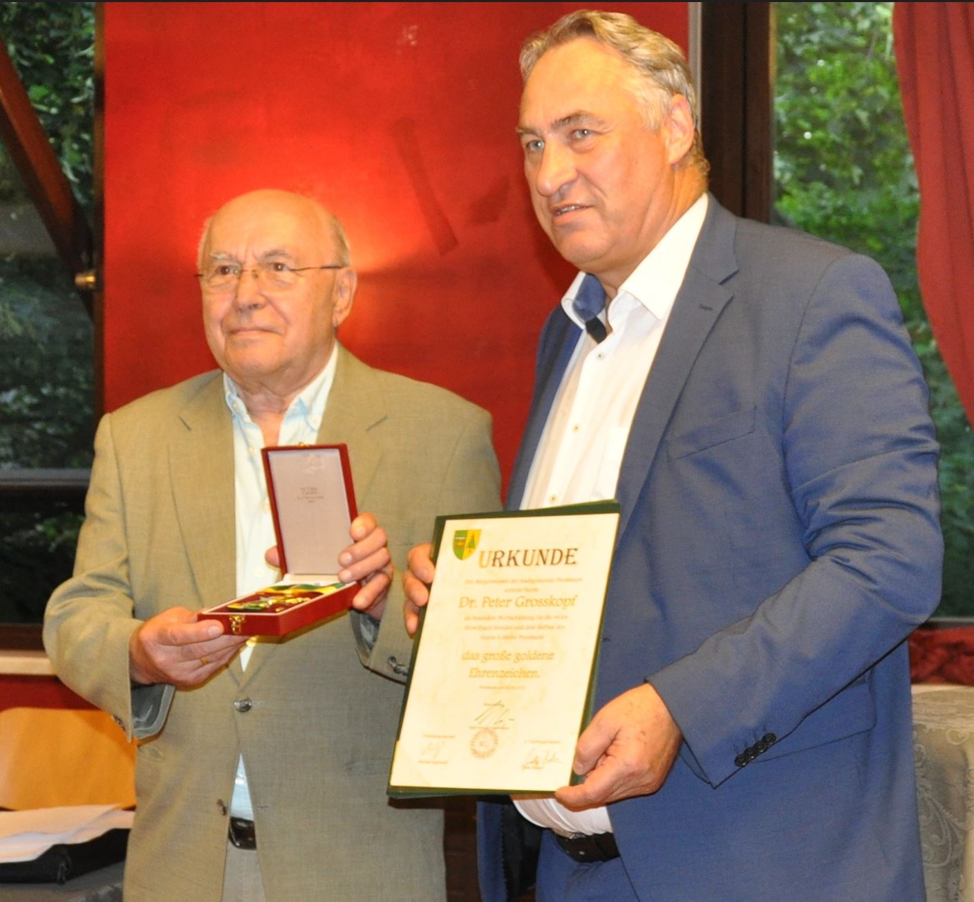 Gemeinderat Dr. Peter Großkopf erhielt das große Goldene Ehrenzeichen